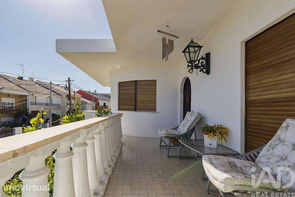 Moradia isolada em Amora de 297 m2 - Grande imagem: 2/26