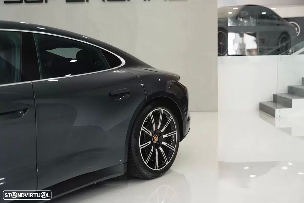 Porsche Taycan 4S — fotografia 8