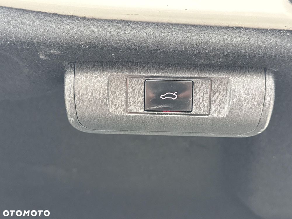 Toyota Camry 2.5 Hybrid Prestige CVT - 23