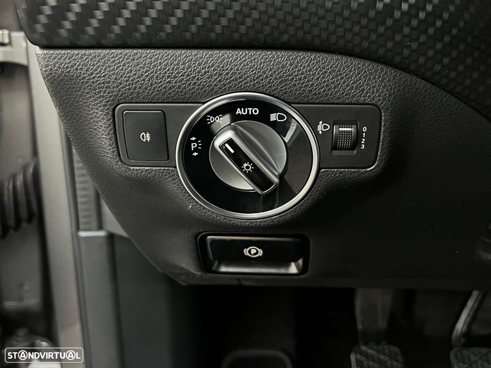 Mercedes-Benz A 180 d AMG Line - 21