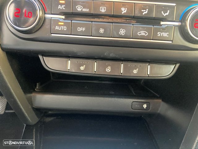 Kia Ceed 1.6 CRDi ECO-Dynamics+ (48V Mild-Hybrid) Platinum Edition - 29