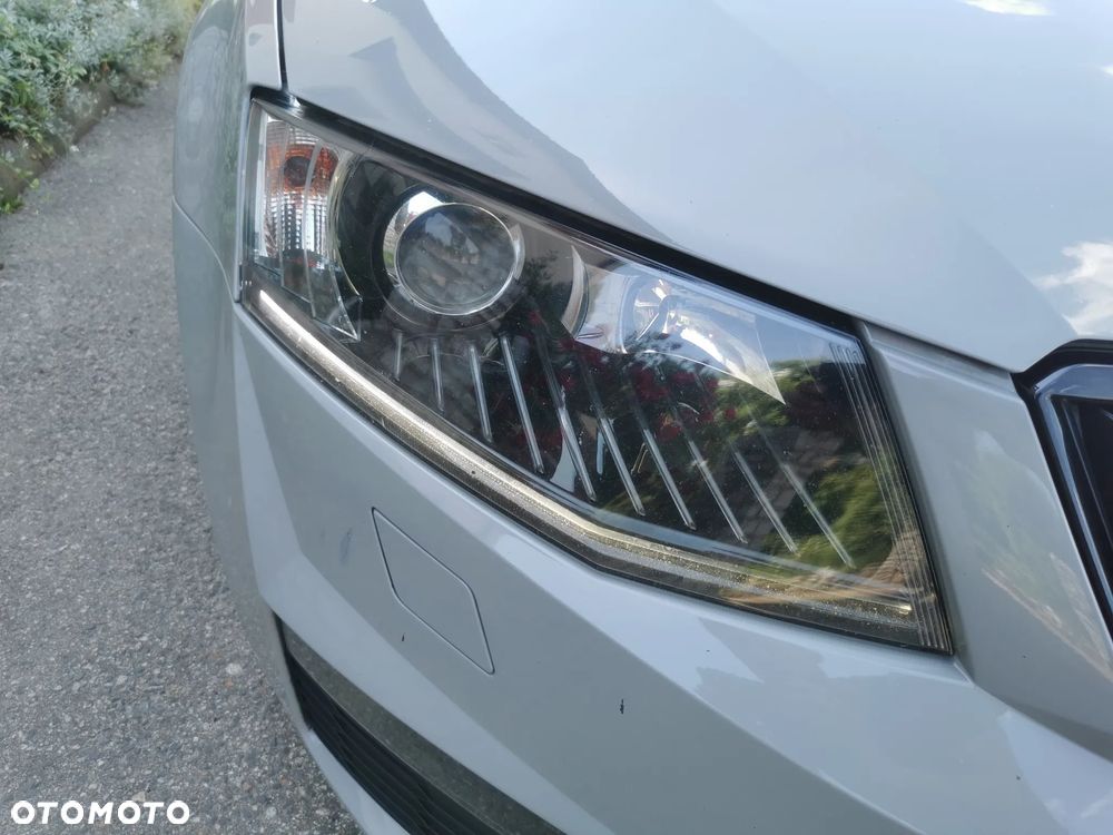 Skoda Octavia 2.0 TDI DSG RS - 35