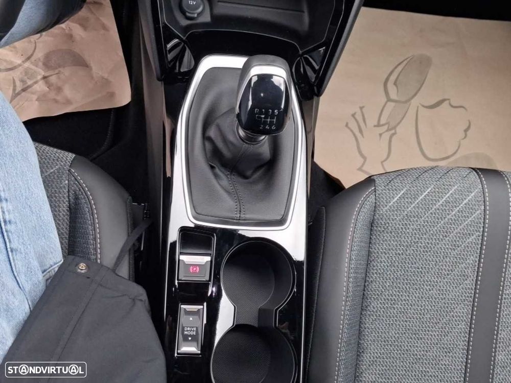 Peugeot 2008 1.2 PureTech Allure - 14