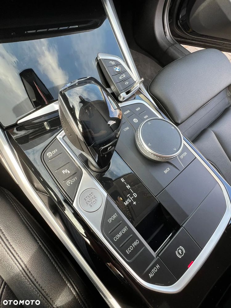 BMW Seria 3 320d Sport Line - 25