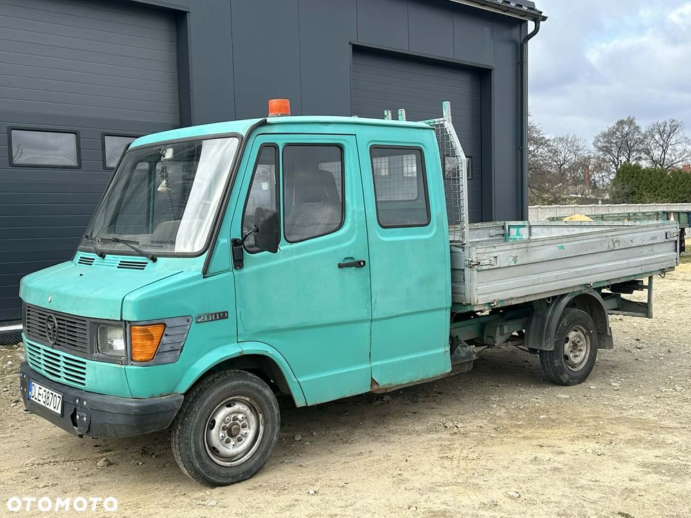 Mercedes-Benz 208D - 1