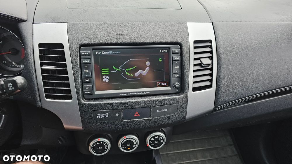 Mitsubishi Outlander 2.0 DID Instyle NAVI - 14