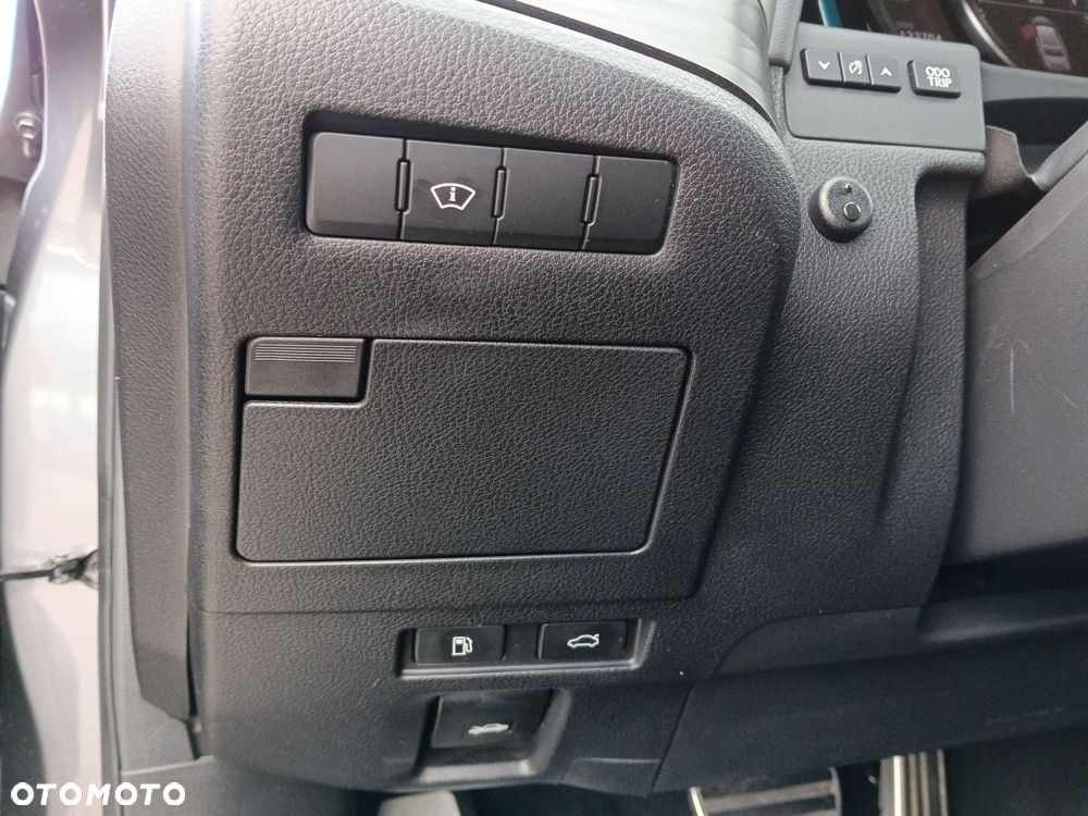 Lexus ES 300h F Sport - 17