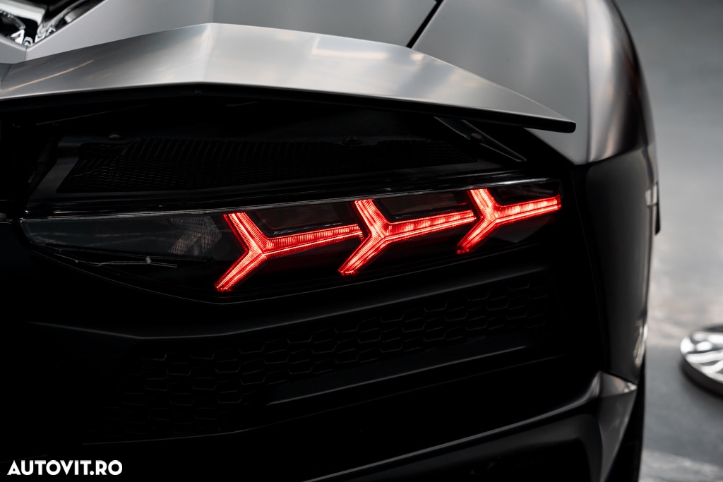 Lamborghini Aventador S Roadster - 7