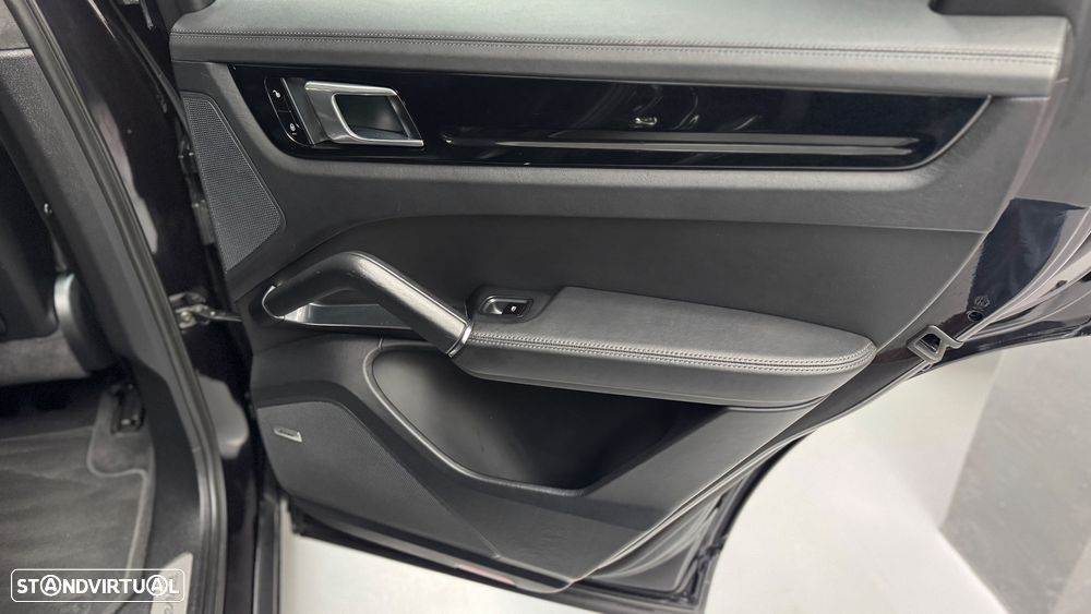 Porsche Cayenne Turbo - 20