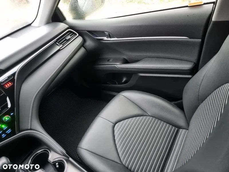 Toyota Camry 2.5 Hybrid Prestige CVT - 28