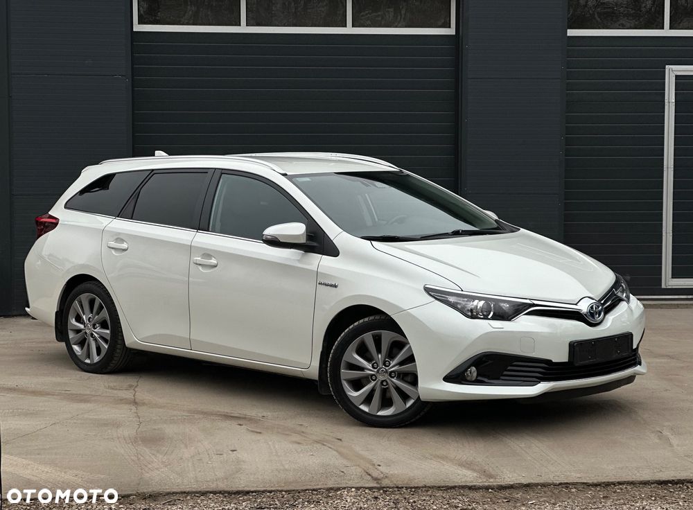 Toyota Auris 1.8 HSD Luna - 1