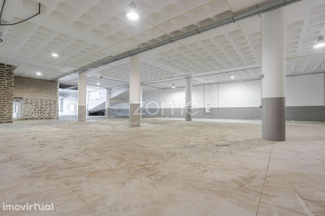 Armazém Venda 782 m² com Parque Privativo – Caniço (Eiras) Venda. - Grande imagem: 5/25