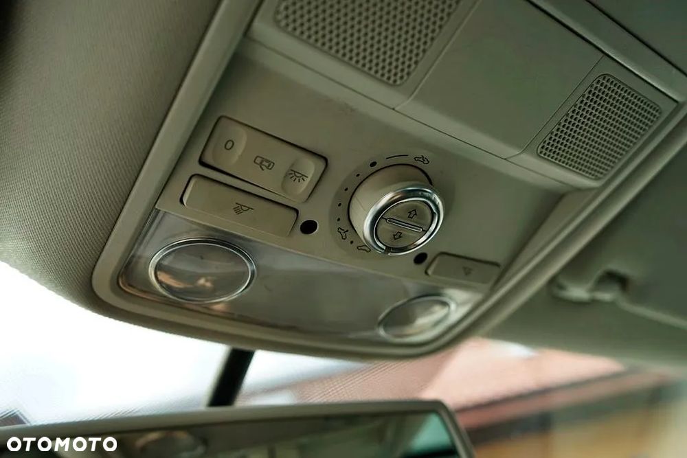 Volkswagen Touran 1.6 TDI DPF BlueMot Trendline - 31