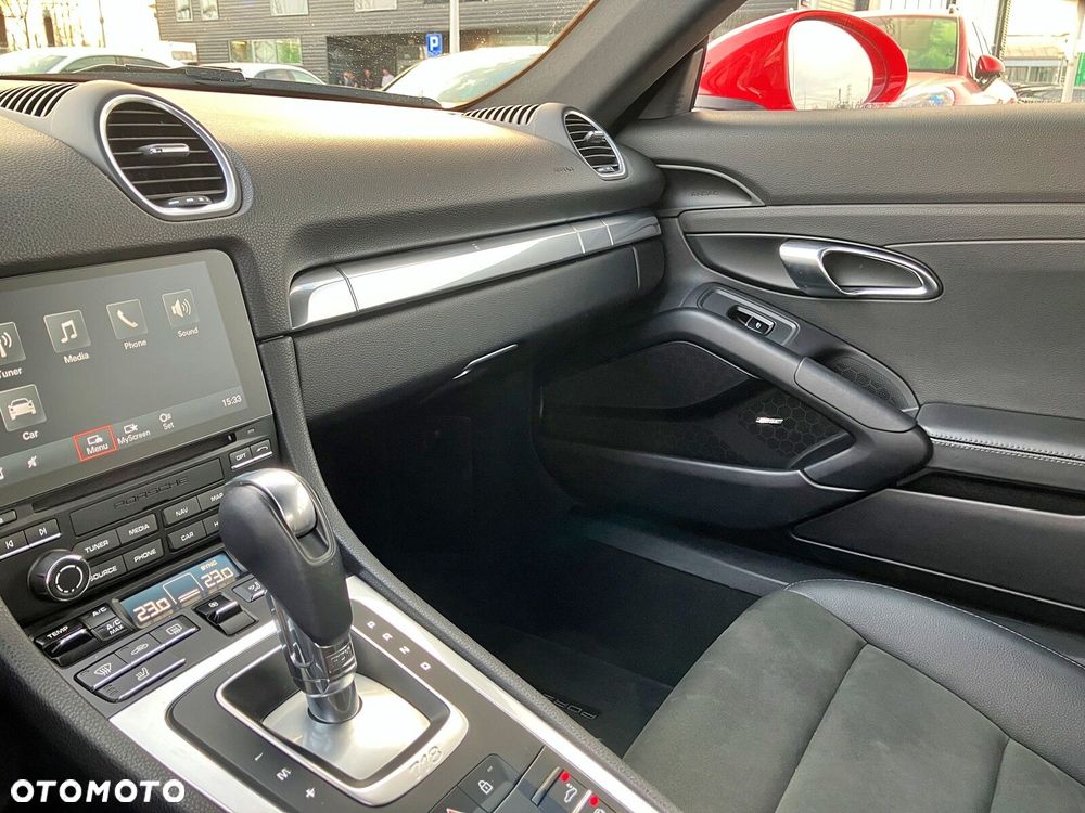 Porsche 718 Cayman - 31