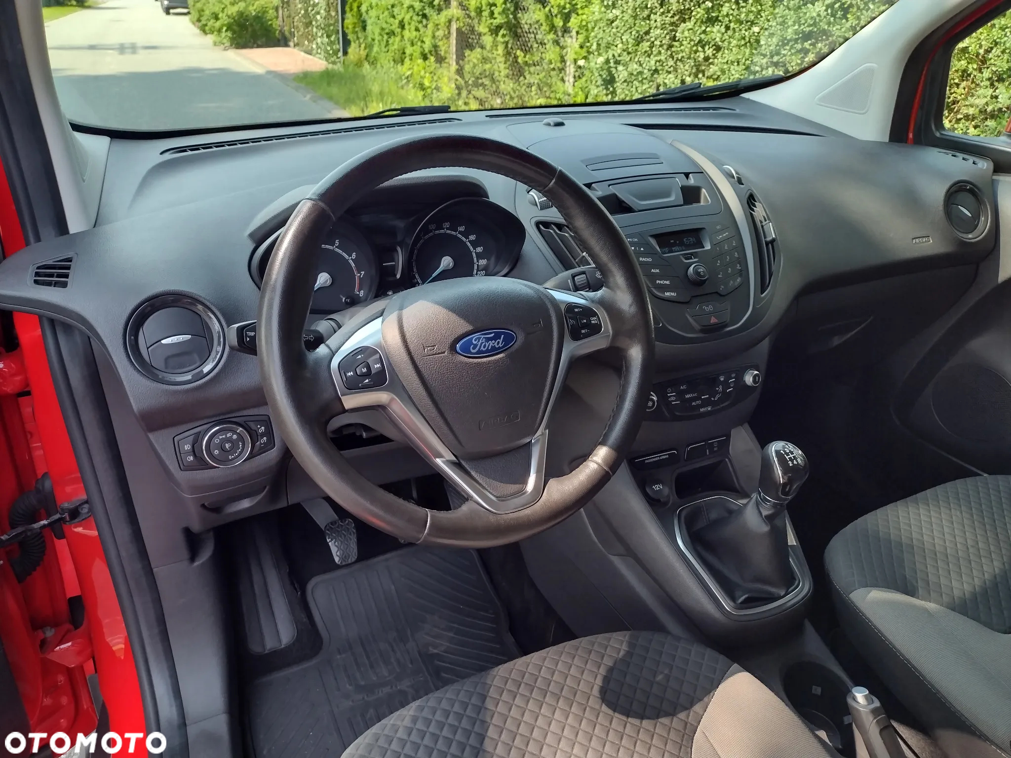 Ford Tourneo Courier 1.0 EcoBoost S&S Titanium - 14