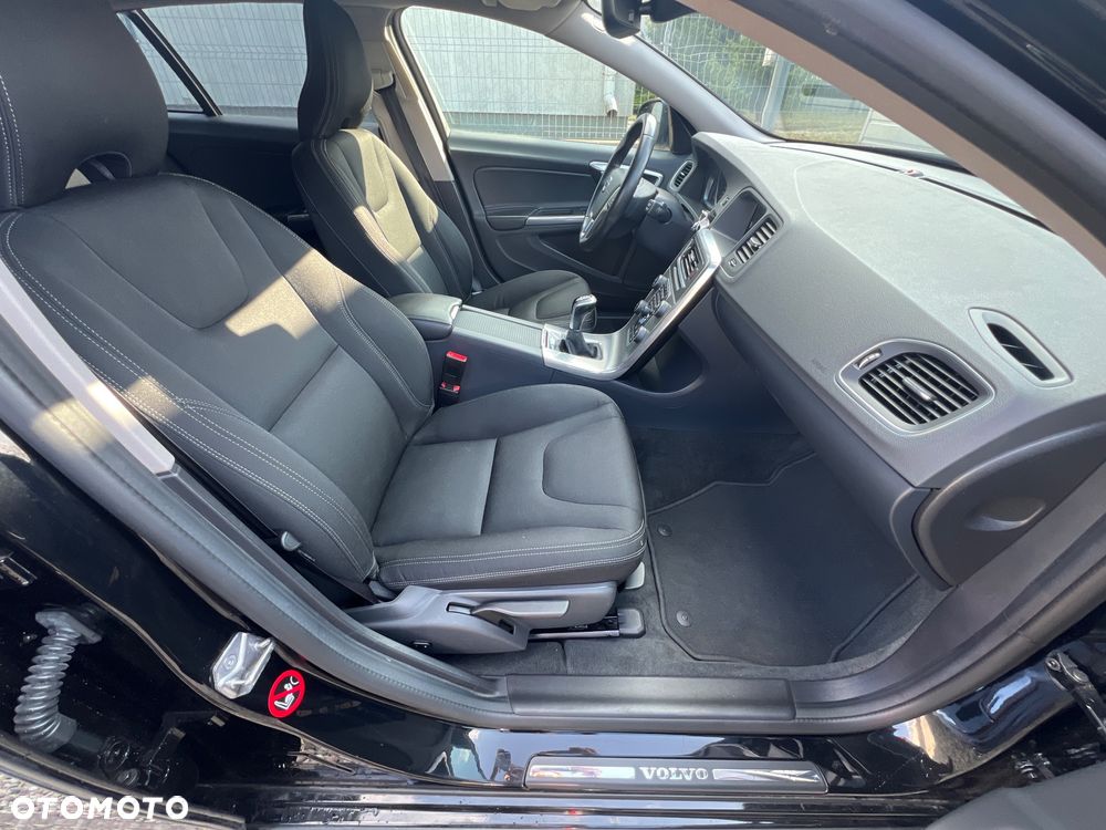 Volvo V60 D4 Momentum - 12