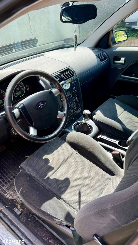 Ford Mondeo 2.5 V6 Ghia - 5