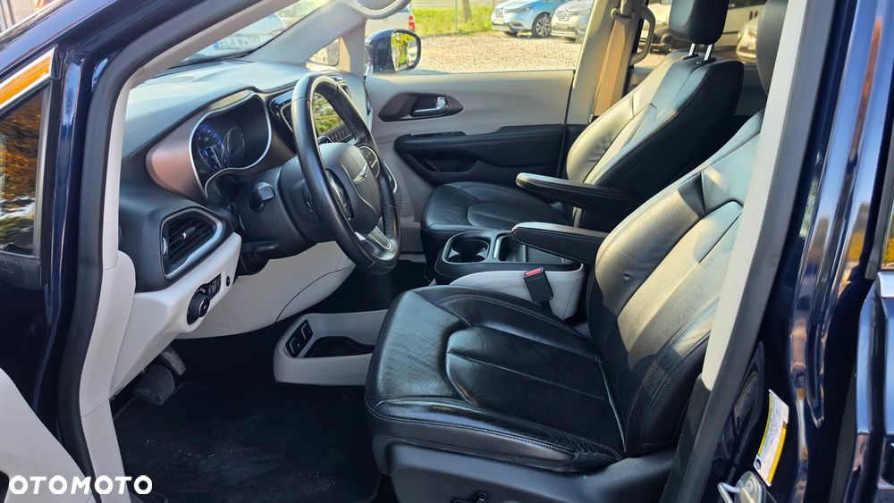 Chrysler Pacifica - 13