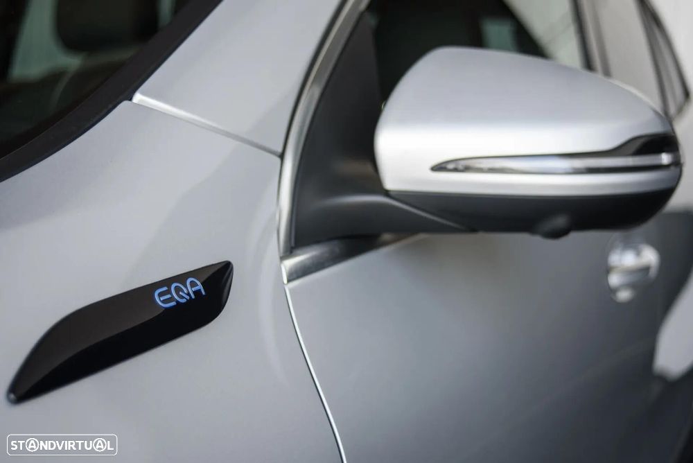 Mercedes-Benz EQA 300 4Matic AMG Line - 18