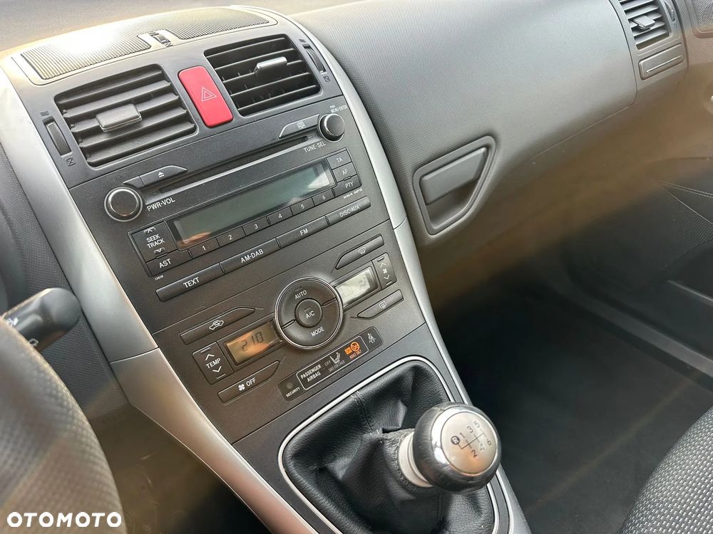 Toyota Auris 1.4 D-4D - 17