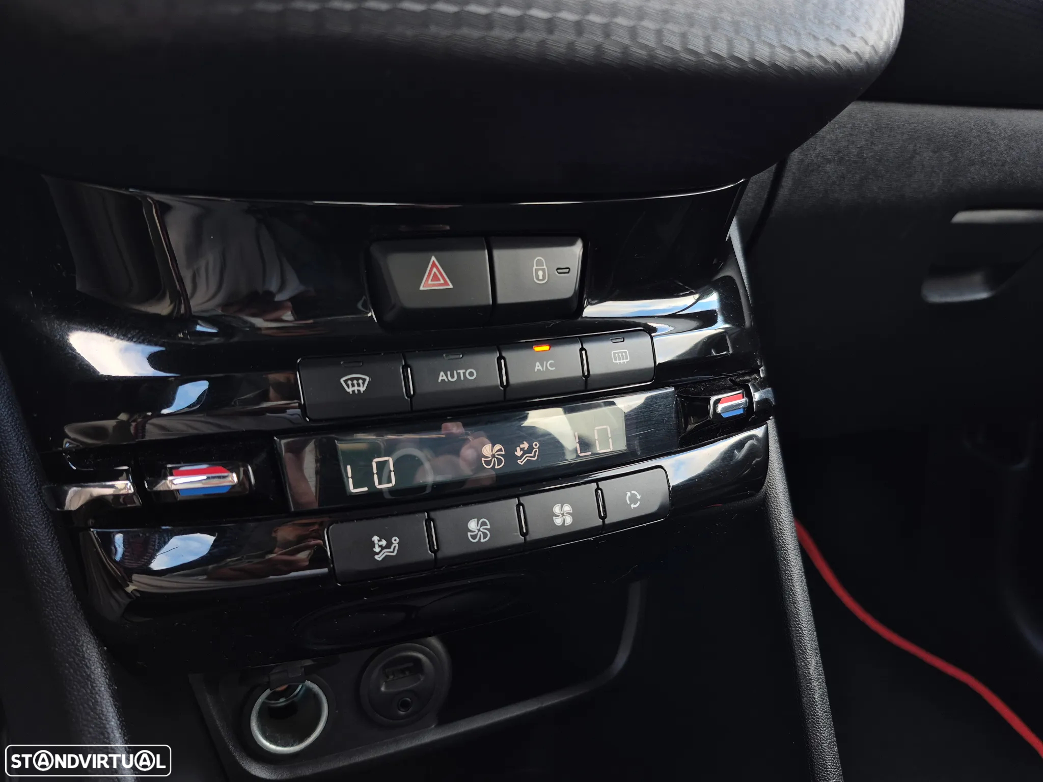 Peugeot 208 1.2 PureTech Allure EAT6 - 17