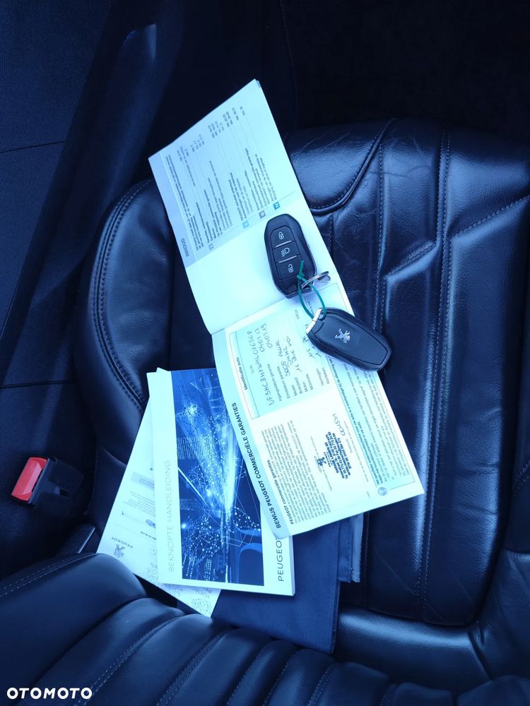 Peugeot 5008 1.6 BlueHDI Allure S&S EAT6 - 39