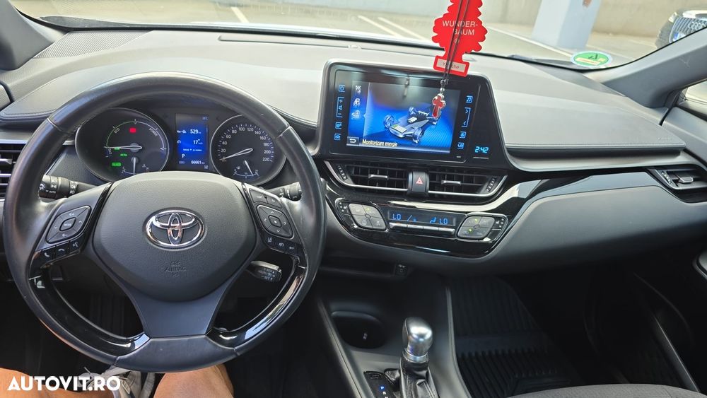 Toyota C-HR - 11