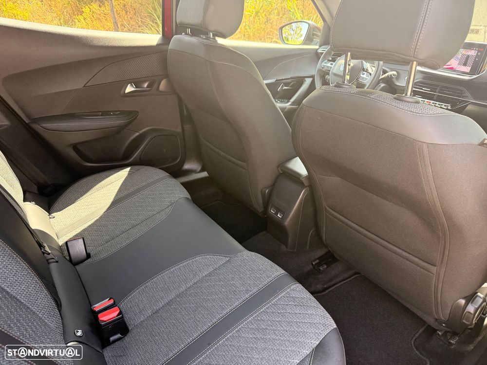 Peugeot 2008 PureTech 130 EAT8 Allure - 18