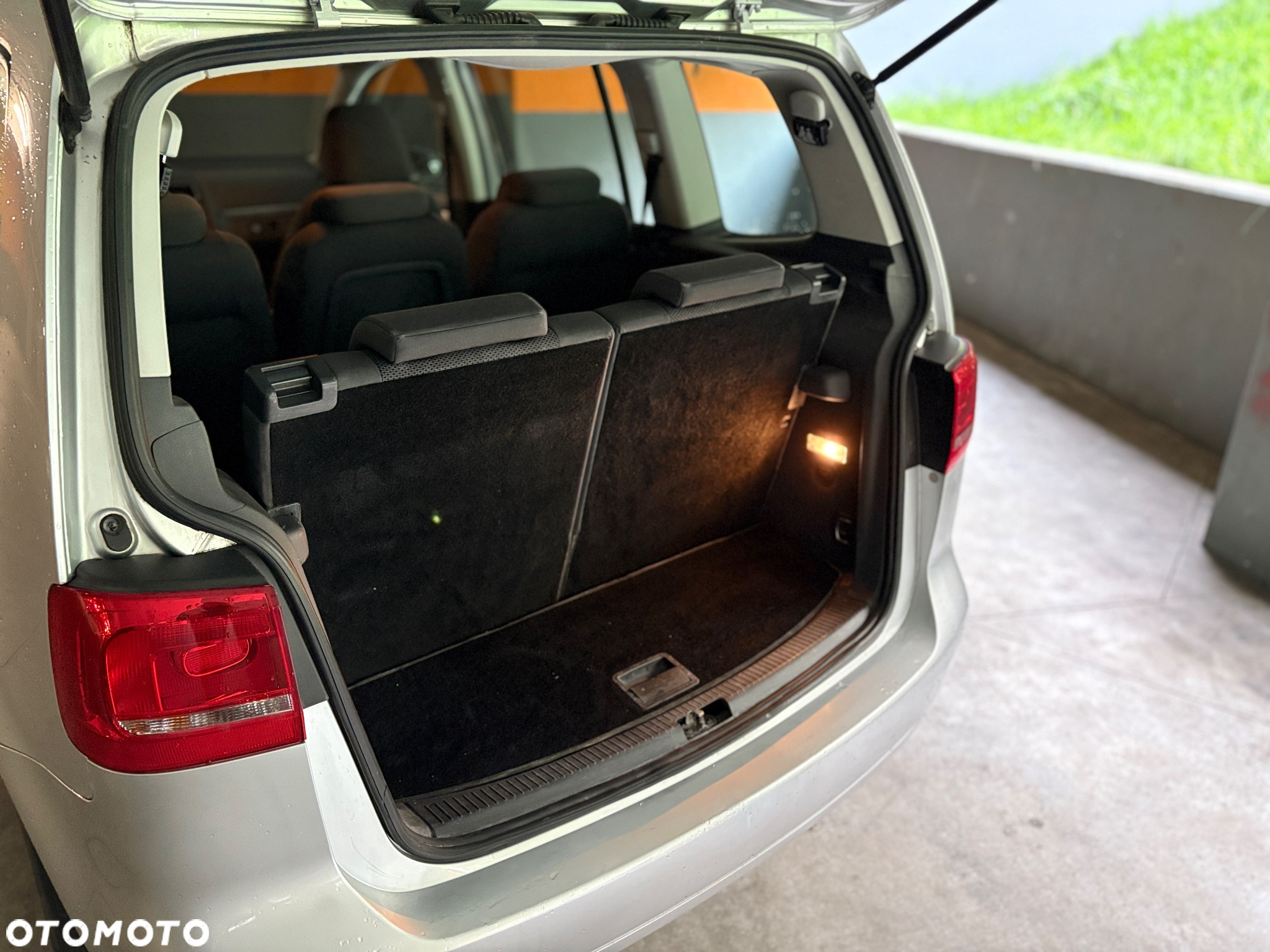 Volkswagen Touran 1.6 TDI DPF BlueMot Comfortline - 8