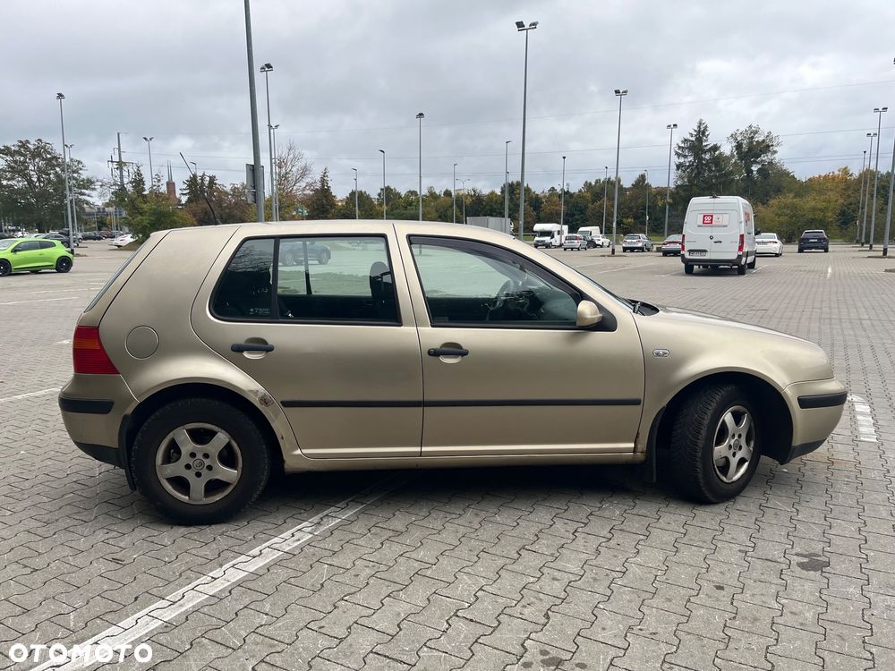 Volkswagen Golf - 10