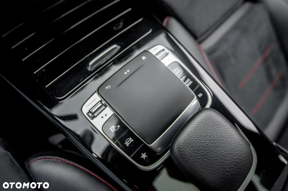 Mercedes-Benz CLA 220 7G-DCT AMG Line - 32