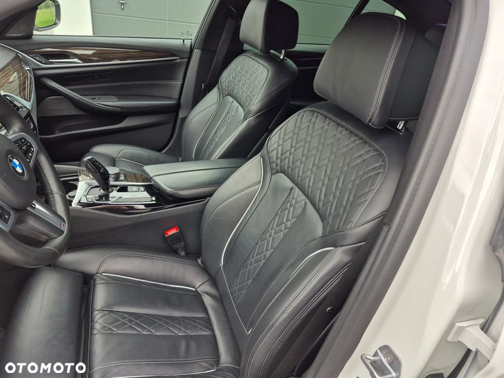 BMW Seria 5 M550i xDrive sport - 18