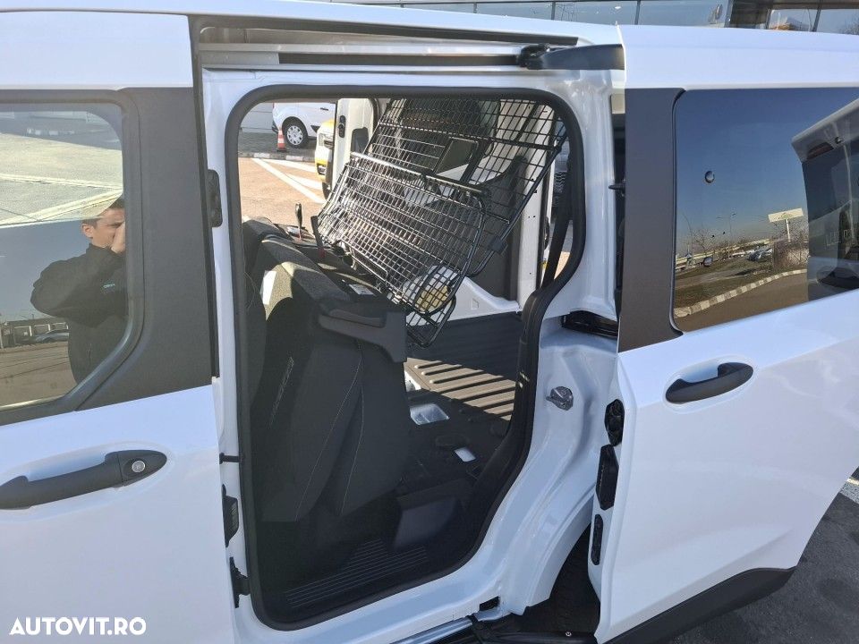 Ford Transit Courier - 14