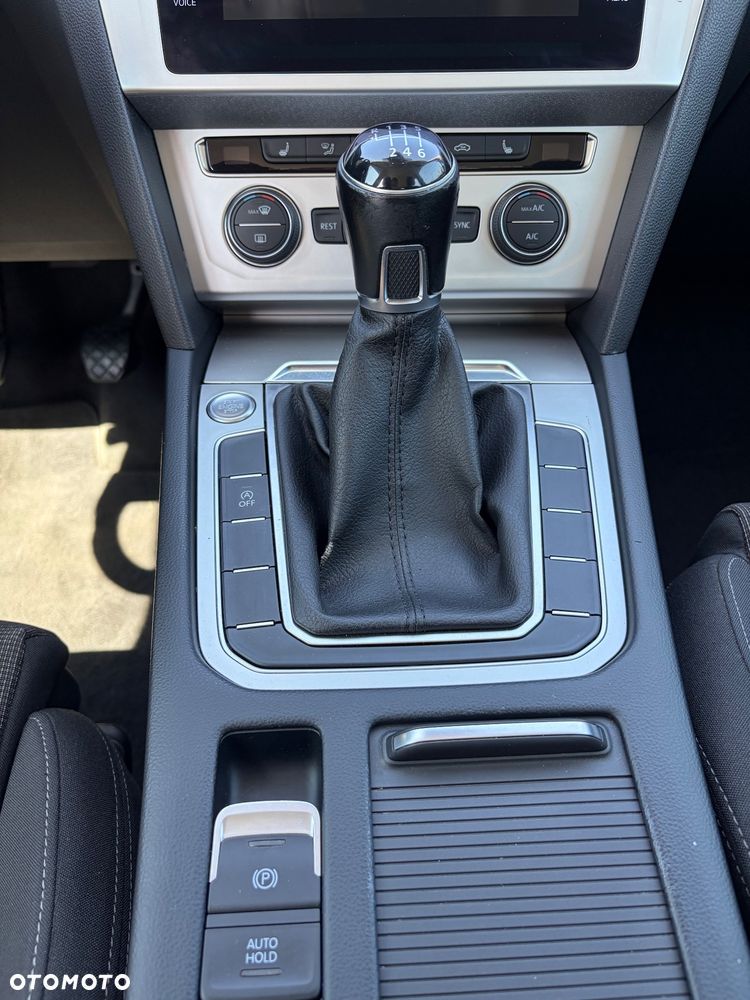 Volkswagen Passat 2.0 TDI BMT Trendline - 16