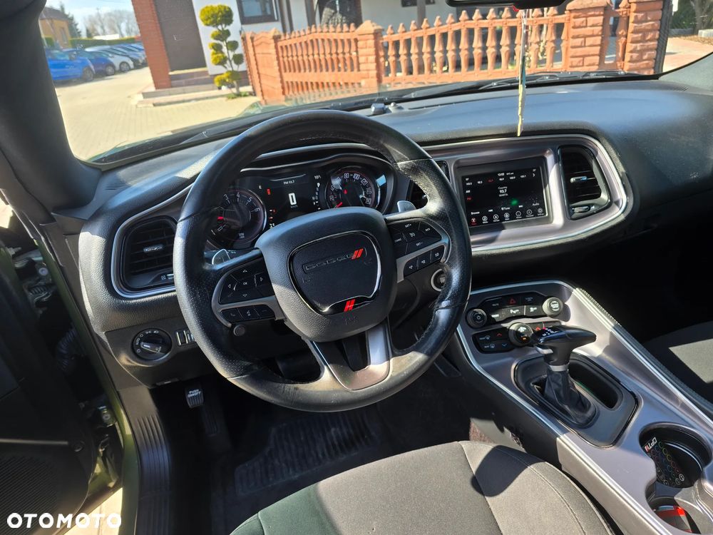 Dodge Challenger - 7