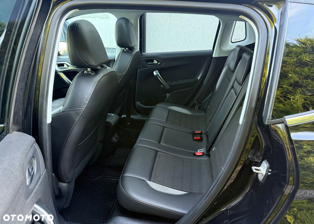 Peugeot 2008 BlueHDi 100 STOP & START Allure - 19