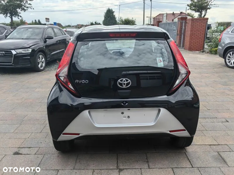 Toyota Aygo x.shift x-play connect - 2