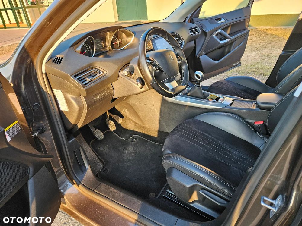 Peugeot 308 PureTech 130 GPF Black Edition - 10