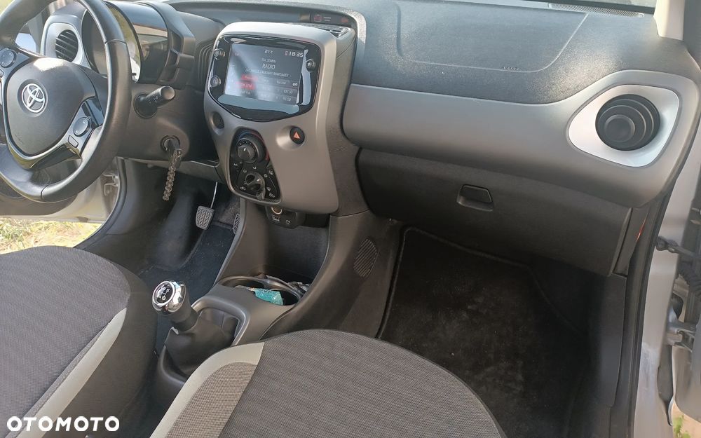 Toyota Aygo x-play - 6