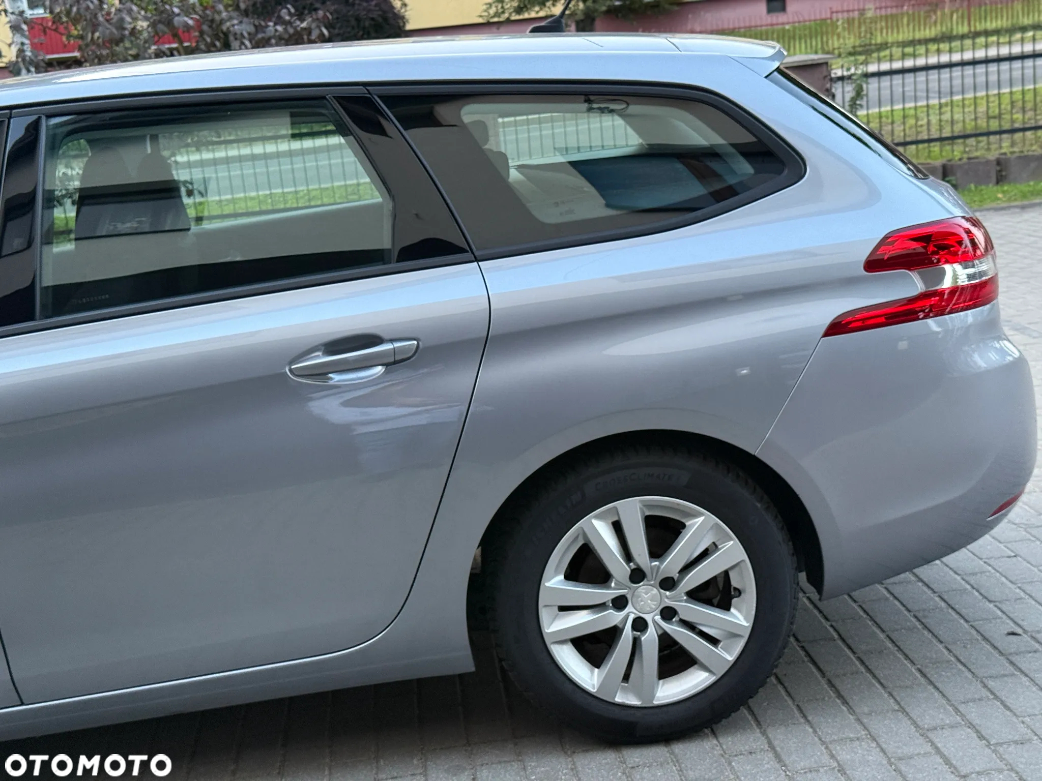 Peugeot 308 1.5 BlueHDi Active Pack Business S&S EAT8 - 12