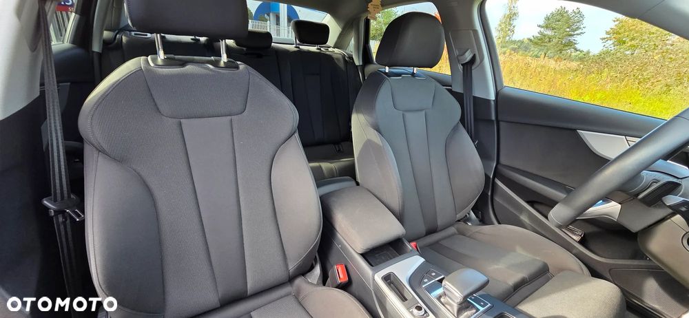 Audi A4 Limousine - 8