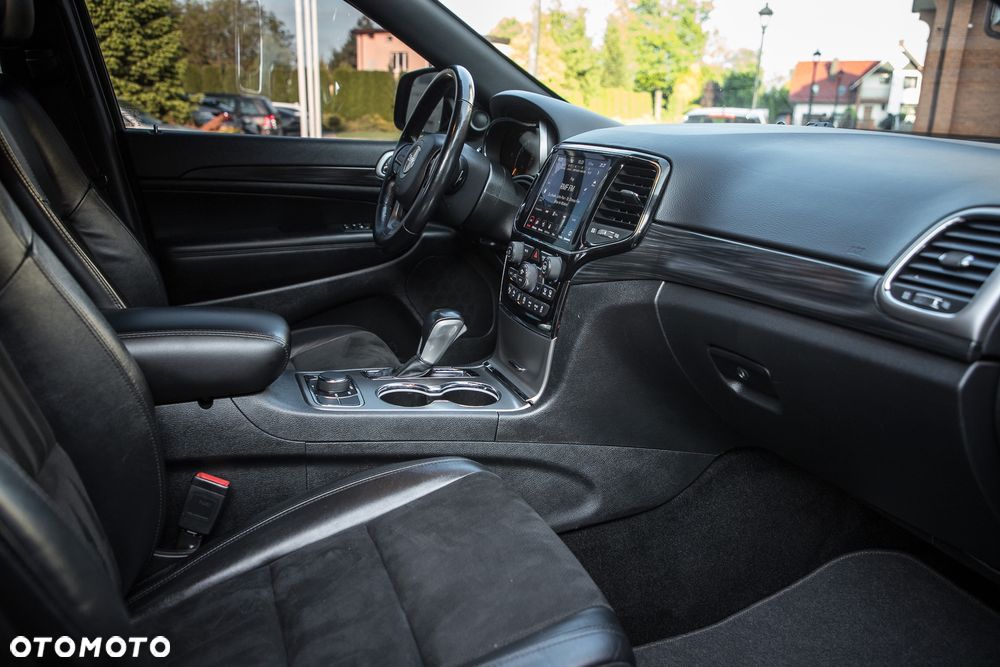 Jeep Grand Cherokee - 36
