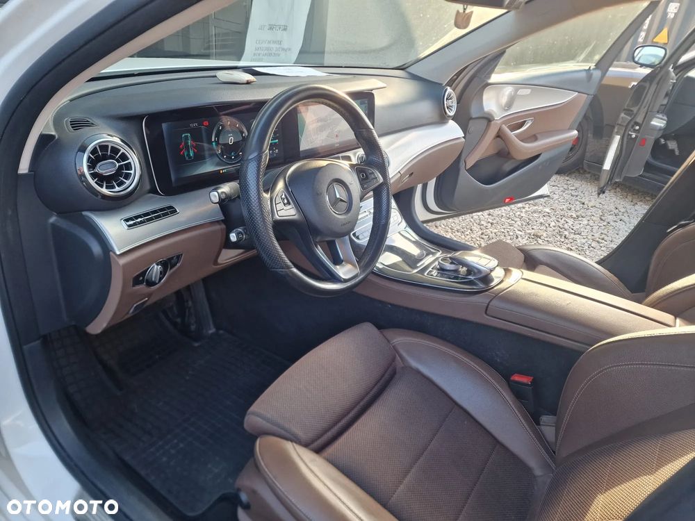 Mercedes-Benz Klasa E 220 d 4-Matic 9G-TRONIC - 9