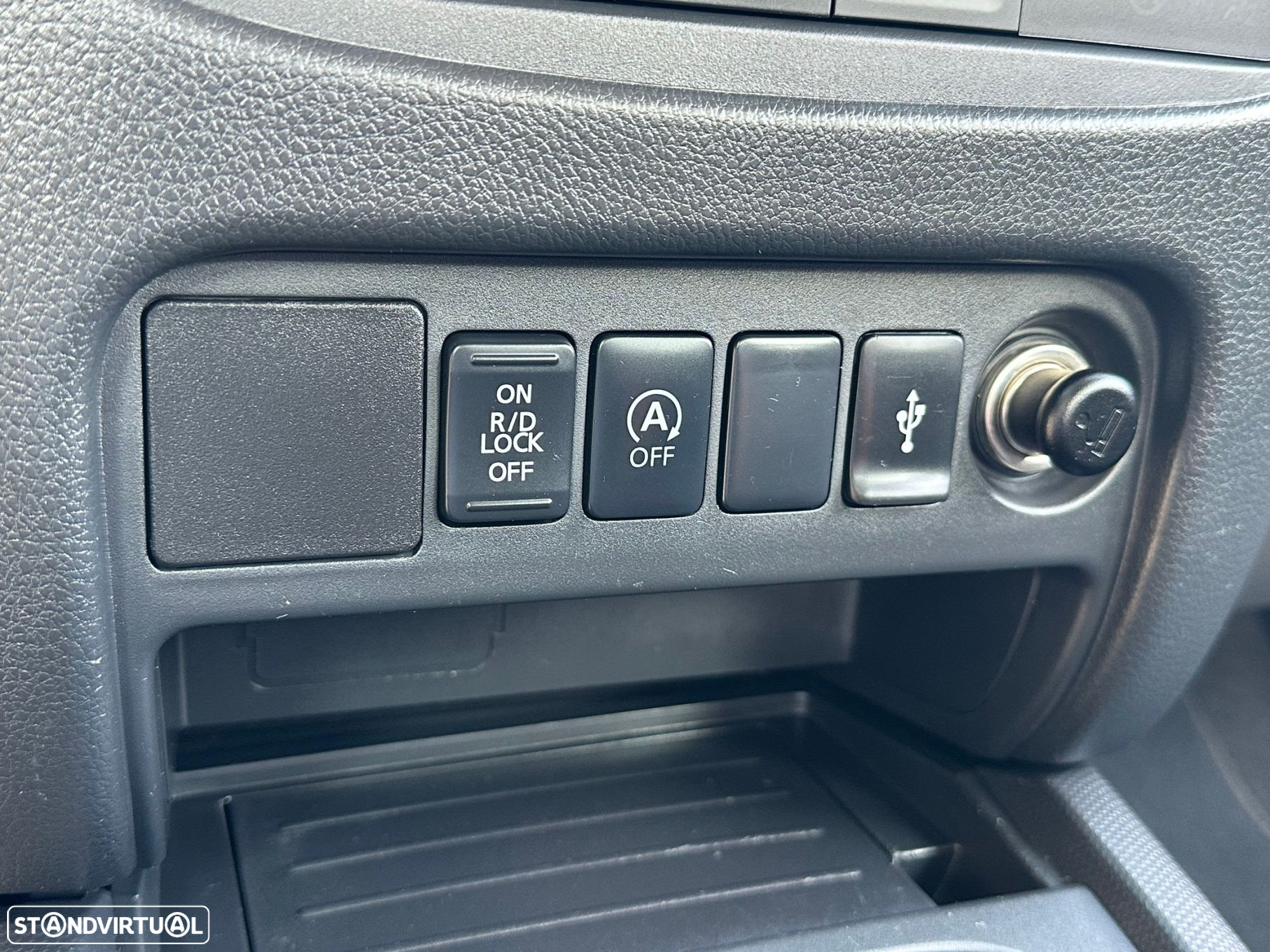 Mitsubishi L200 2.4 DI-D CD Invite 4WD - 11