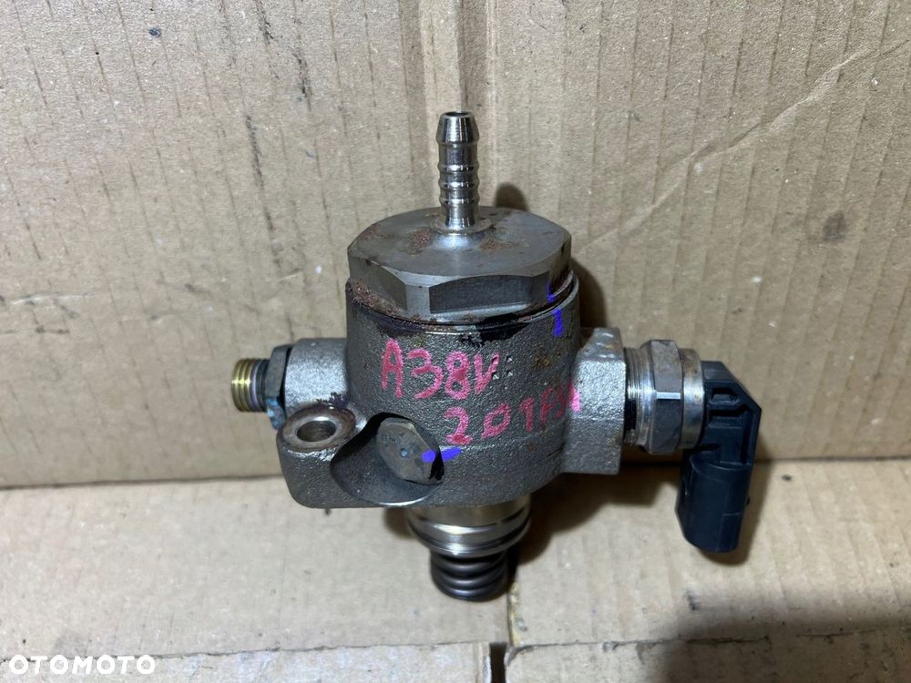 AUDI A3 8V 2.0 TFSI POMPA PALIWA 06L127025N - 4