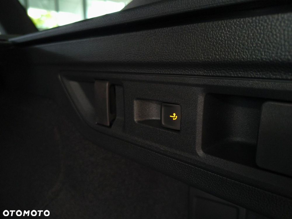 Volkswagen Passat Variant 2.0 TSI R-Line Plus DSG - 9