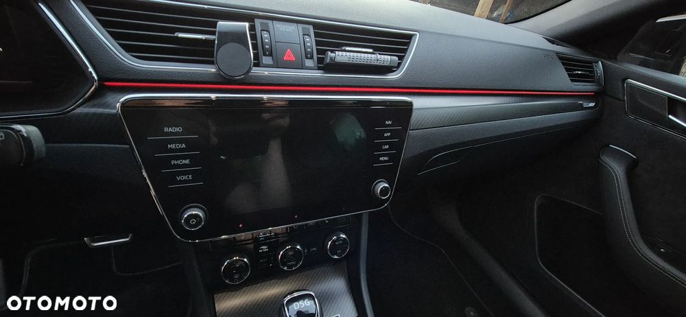 Skoda Superb 2.0 TDI Sportline DSG - 22
