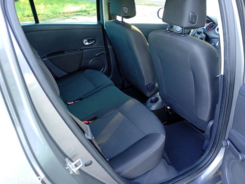 Renault Clio - 11