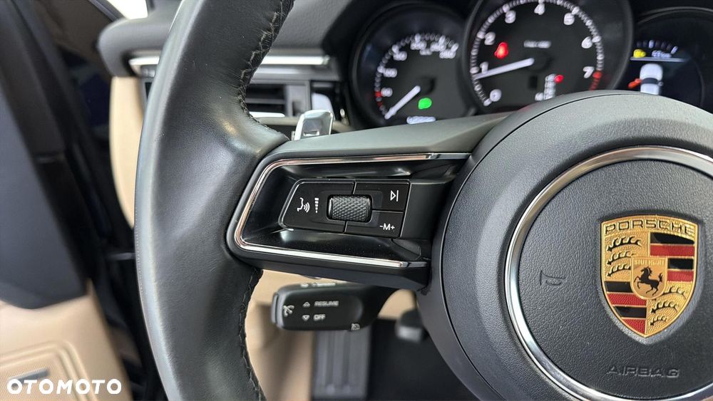 Porsche Macan - 24