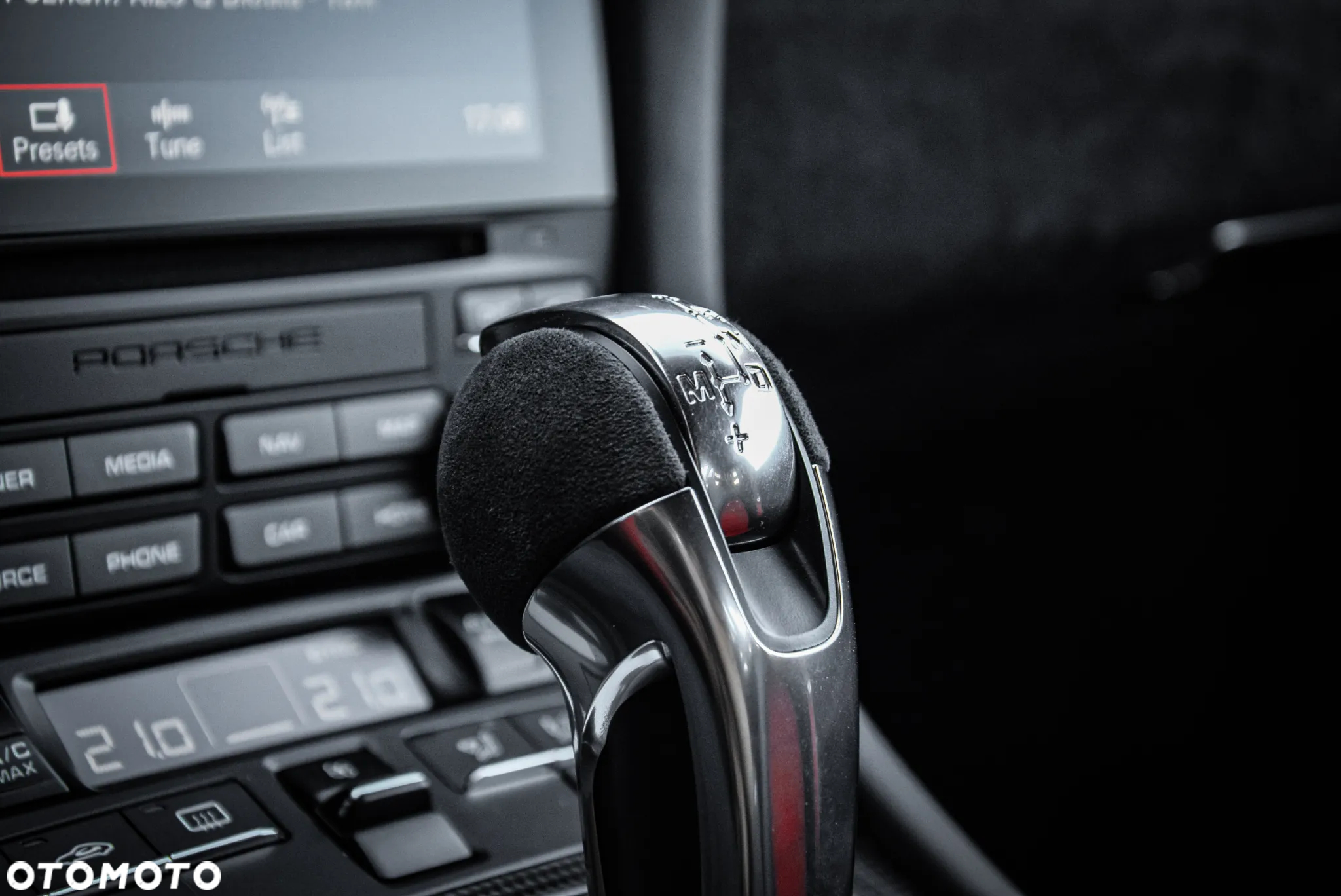 Porsche 911 GT2 RS - 24